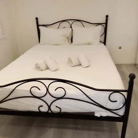 Miramar On View فيلة