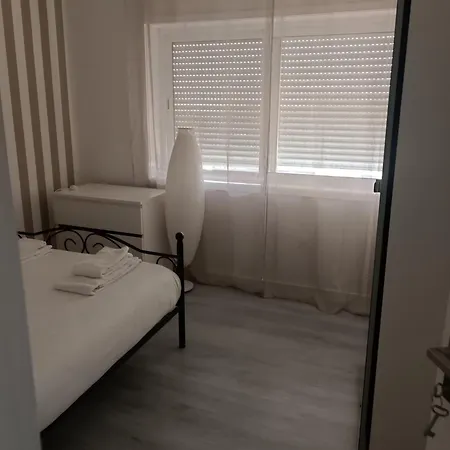 Miramar On View فيلة